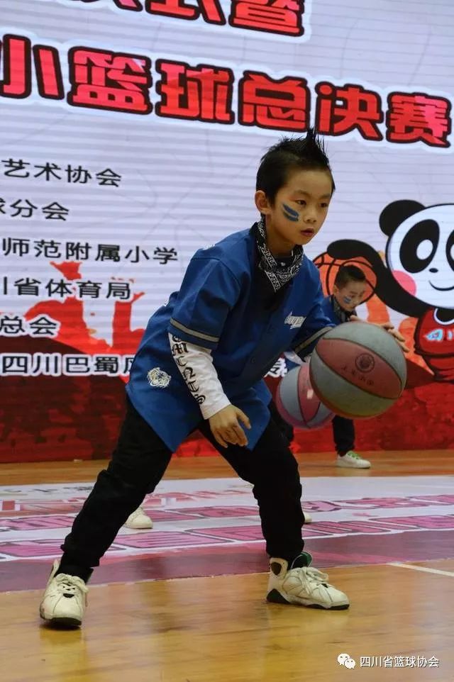 篮球规则换人的条件_2017篮球规则换人_篮球规则换人一场几次