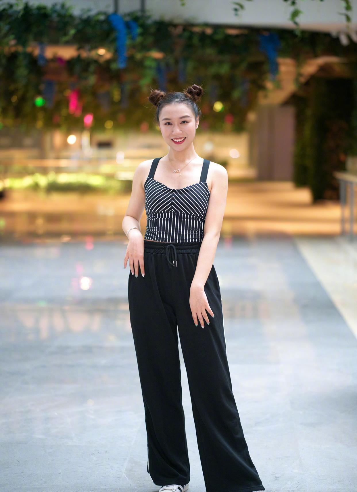 休闲运动风连衣裙_休闲运动风格穿搭女_休闲运动风