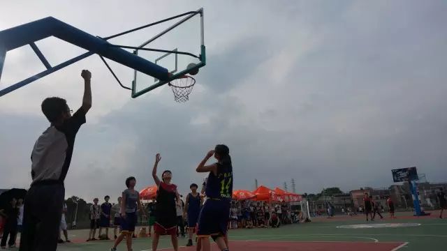 篮球比赛规则是_3人篮球赛规则_篮球规则rsbq