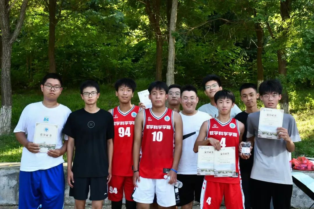 篮球规则抢球_篮球抢球游戏规则_篮球抢球规则图片