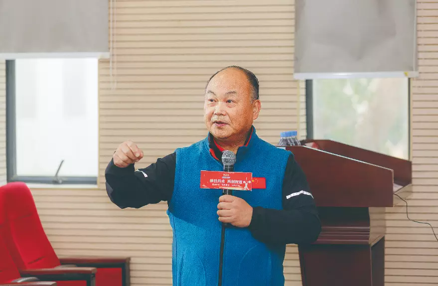 黄闽豪举重冠军_黄雄汉举重_举重黄闵豪