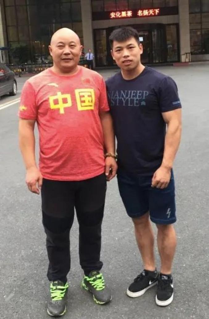 举重奥运冠军贫困_举重奥运冠军家庭困难_奥运举重困难冠军家庭有补助吗