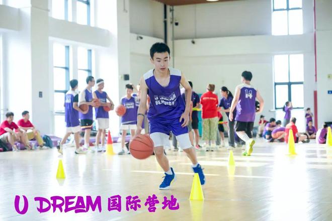 篮球发展史英文版_篮球和历史英文_篮球的历史英文作文