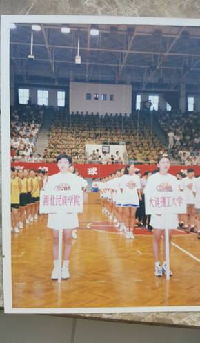 女子篮球金牌_女子篮球冠军墙报_女子篮球冠军是谁