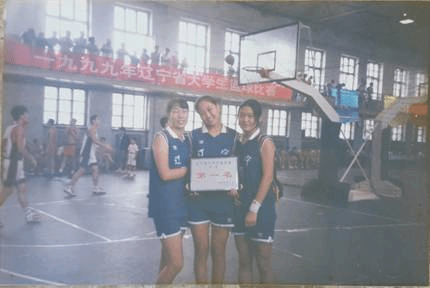 女子篮球金牌_女子篮球冠军墙报_女子篮球冠军是谁