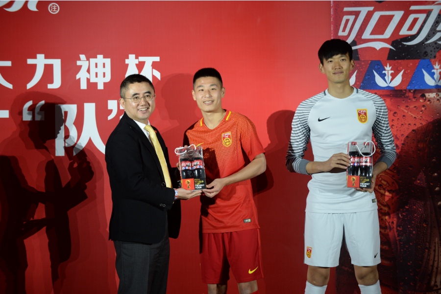 可口可乐足球世界杯_可口可乐赞助的球队_可口可乐杯足球赛历届冠军