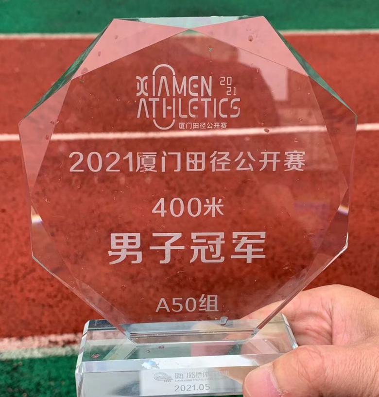 田径运动员踢足球_田径冠军去踢足球了吗_踢田径足球冠军去哪了