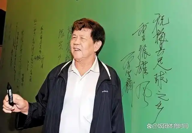足球冠军数_32年有冠军足球吗_足球冠军有年薪吗