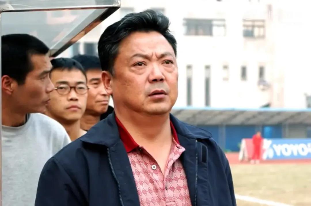 中国足球冠军队员_队员足球冠军中国有几个_中国足球冠军运动员是谁