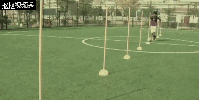 足球运球过杆技术分析_足球怎么过杆_体育足球过杆规则