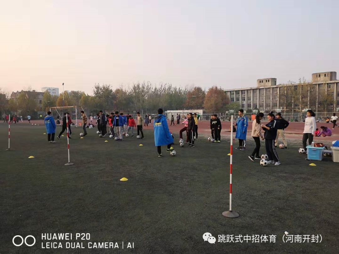 足球过杆距离多远_足球运球过杆规则_体育足球过杆规则